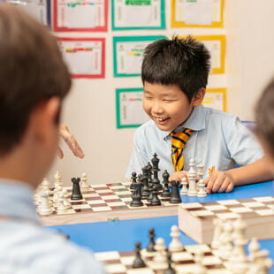 诺德安达双语寄宿学校 - 孩子的家外之家 - 09 - Feature Cards-navy